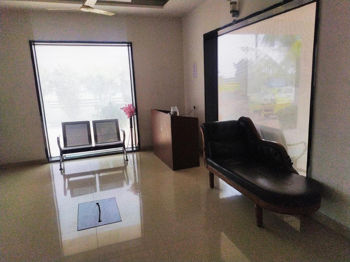 Hotel Wayfare Shirdi Bagian luar foto