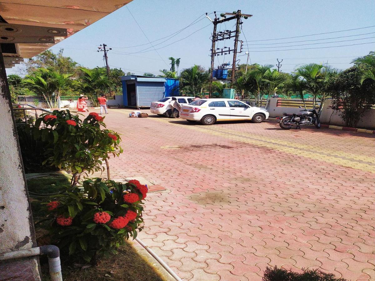 Hotel Wayfare Shirdi Bagian luar foto