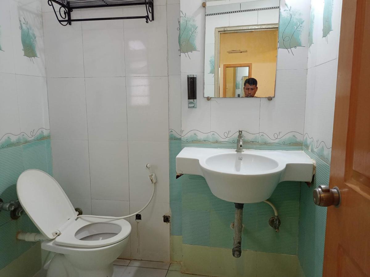 Hotel Wayfare Shirdi Bagian luar foto