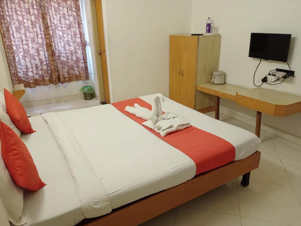 Hotel Wayfare Shirdi Bagian luar foto