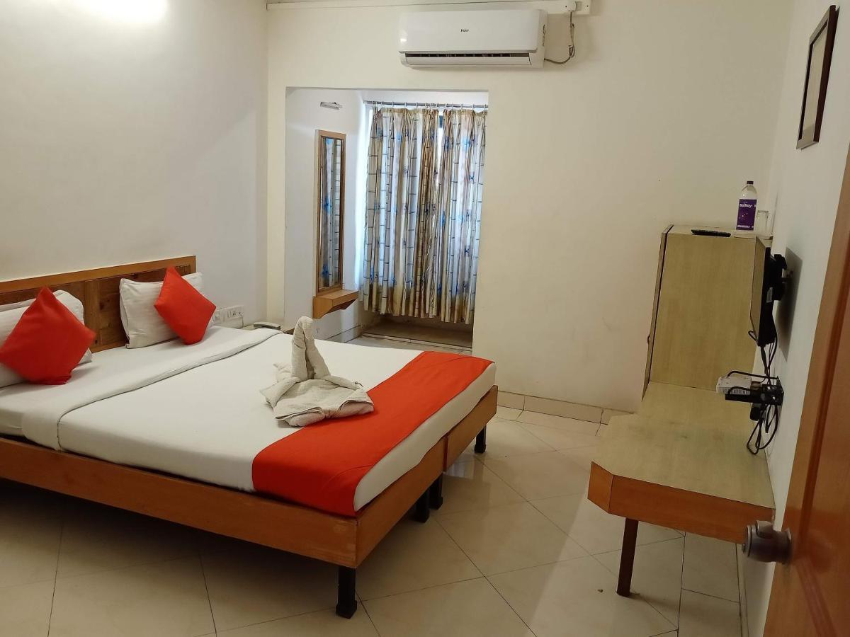 Hotel Wayfare Shirdi Bagian luar foto