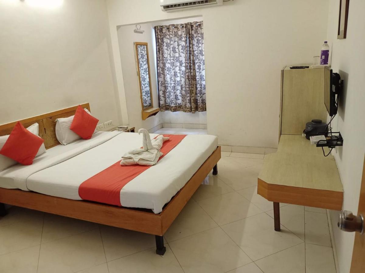 Hotel Wayfare Shirdi Bagian luar foto