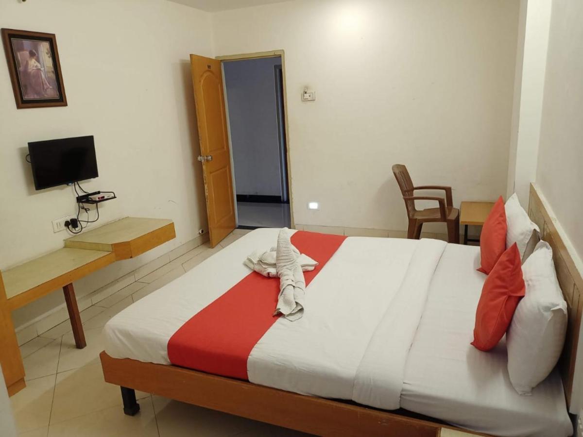 Hotel Wayfare Shirdi Bagian luar foto