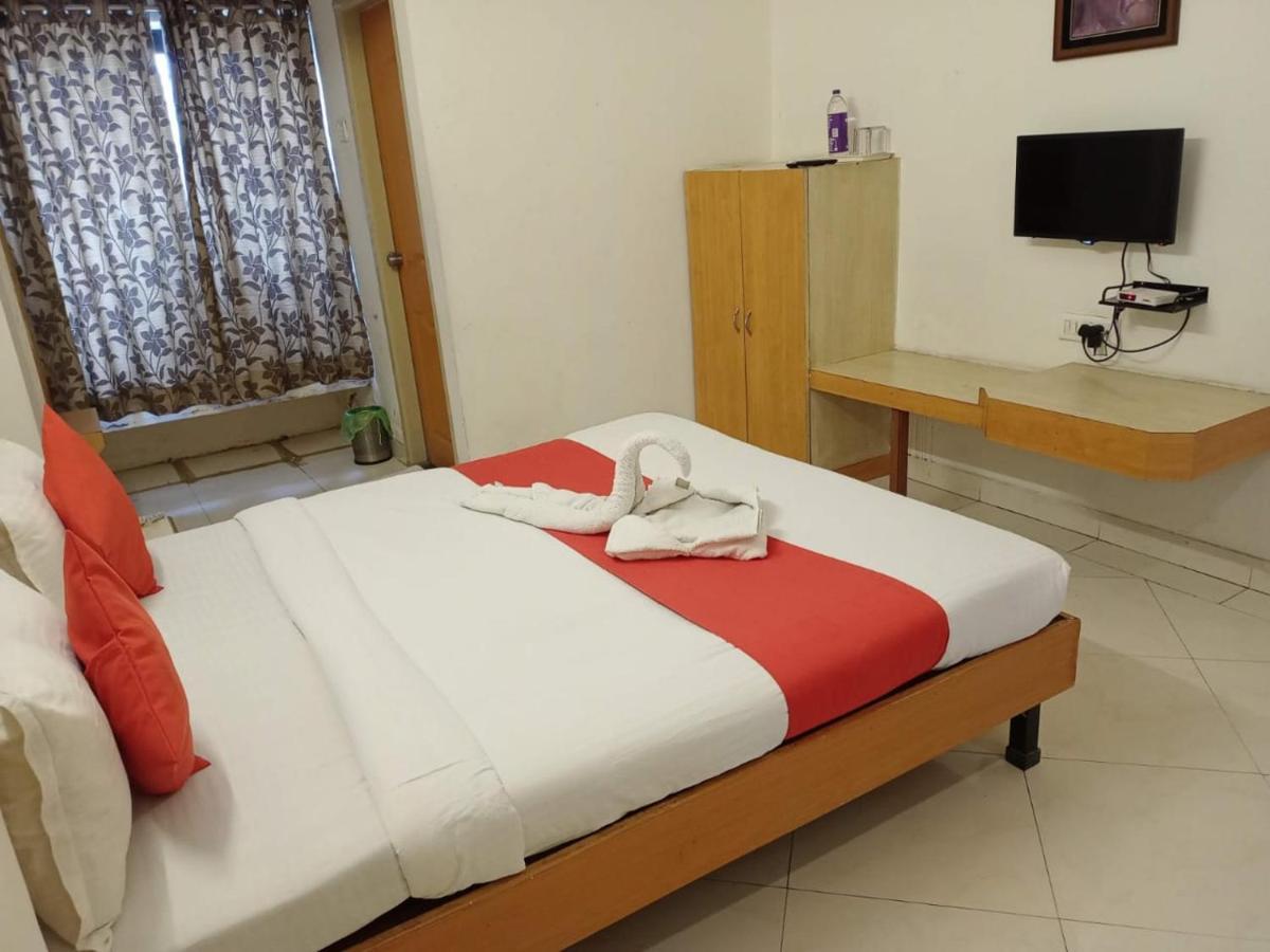 Hotel Wayfare Shirdi Bagian luar foto