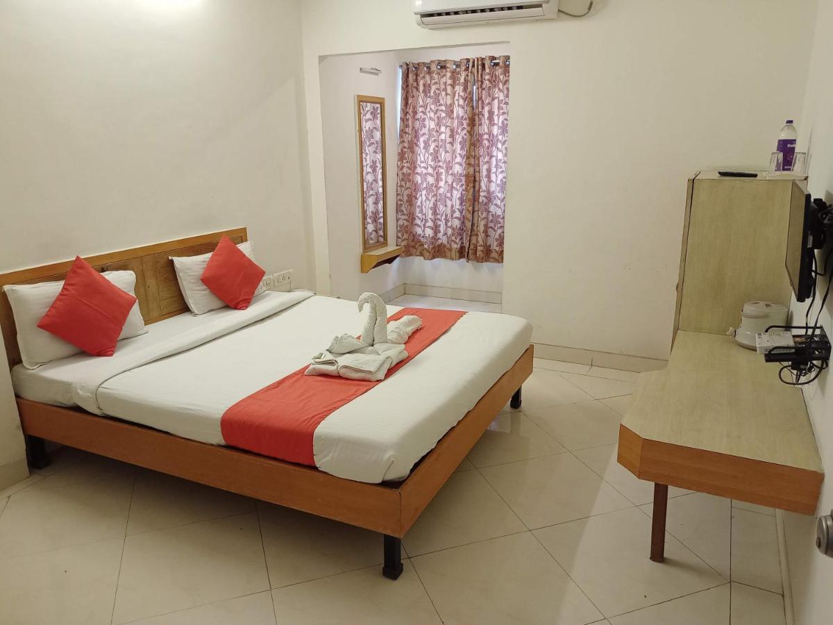 Hotel Wayfare Shirdi Bagian luar foto